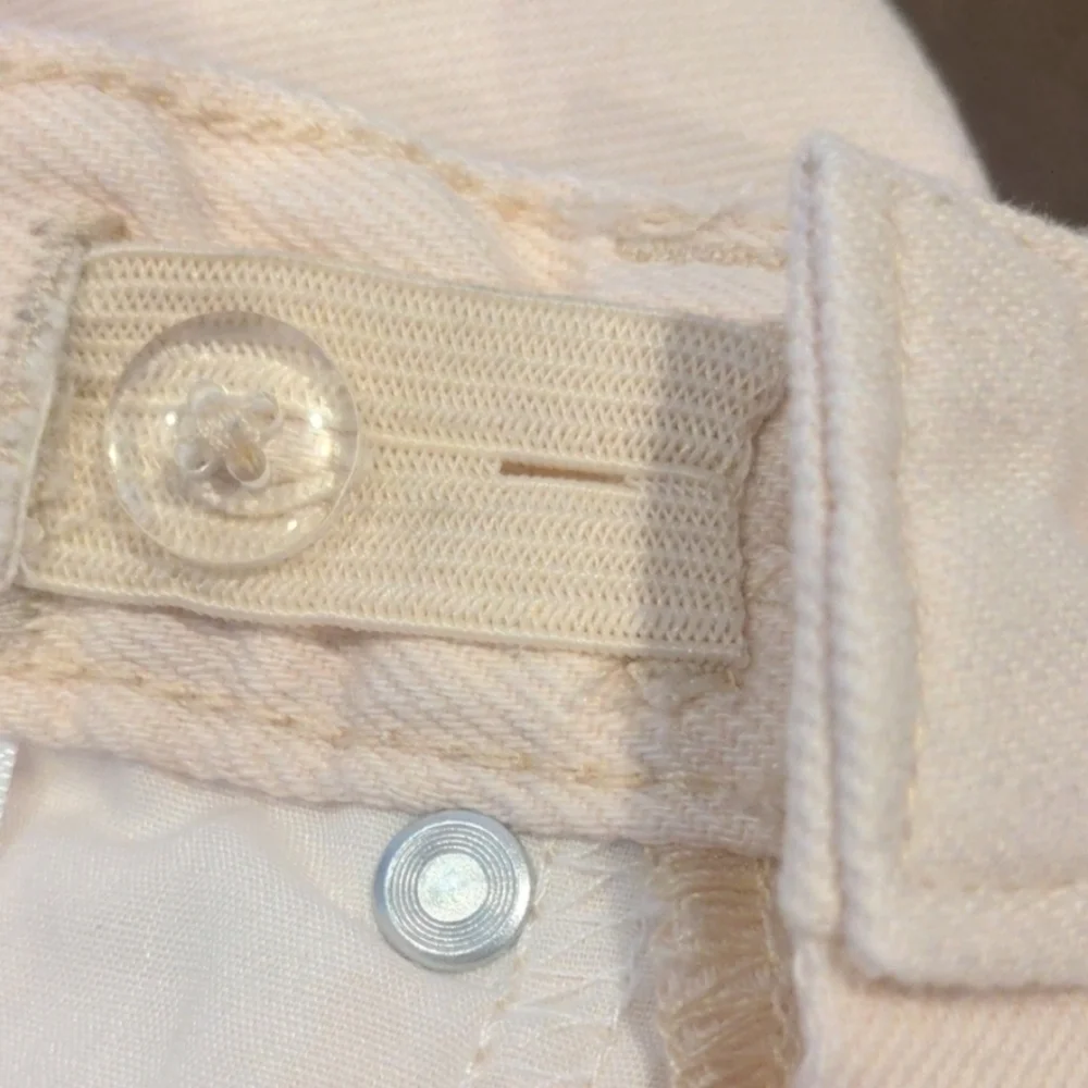 Old Navy Cream Frayed Hem Shorts size 12